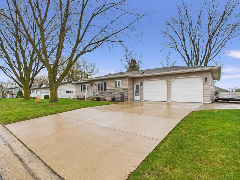 322 8th St SE, Freeport, MN 56331