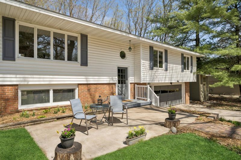 361 Maple St, Mahtomedi, MN 55115