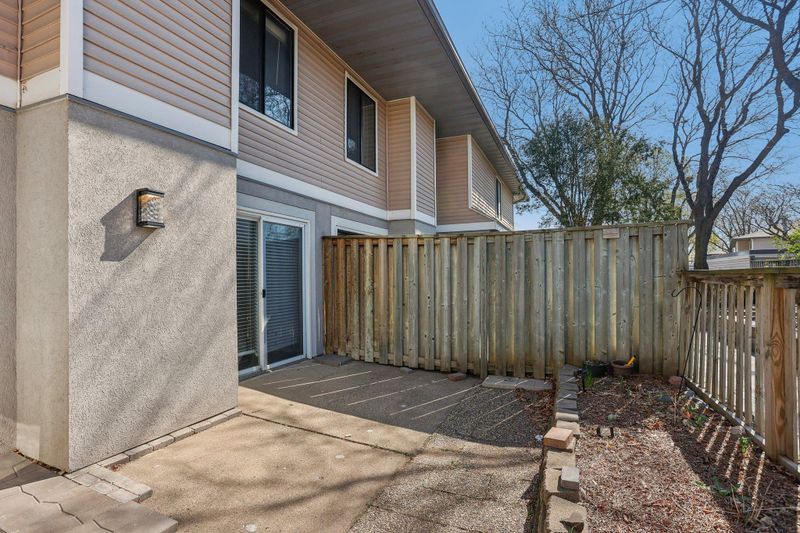 1326 Landmark Trl N, Hopkins, MN 55343