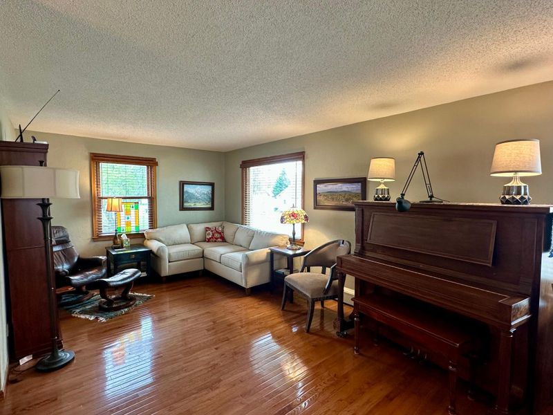 121 E Barck Ave, Luverne, MN 56156