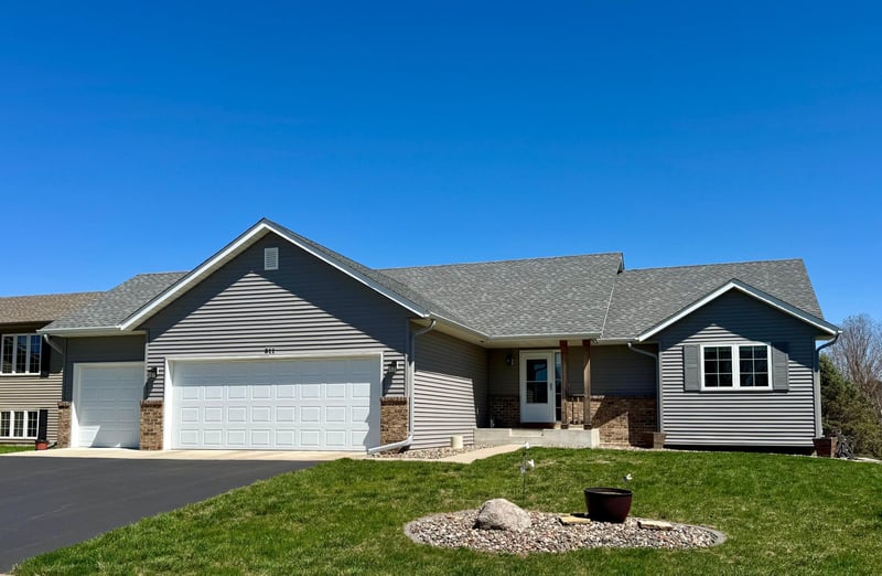 511 Grindstone Ln, Dundas, MN 55019