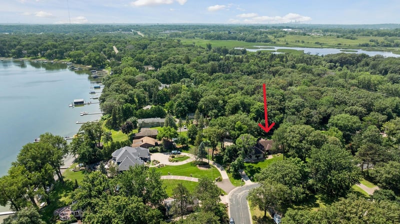 1055 Nelson Dr, Shoreview, MN 55126