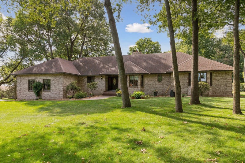 1055 Nelson Dr, Shoreview, MN 55126