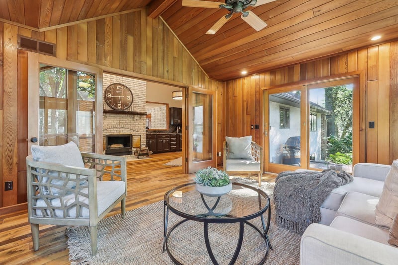 1055 Nelson Dr, Shoreview, MN 55126