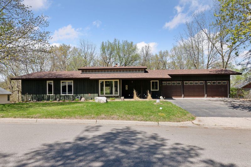 404 Summit Ln, Burnsville, MN 55337
