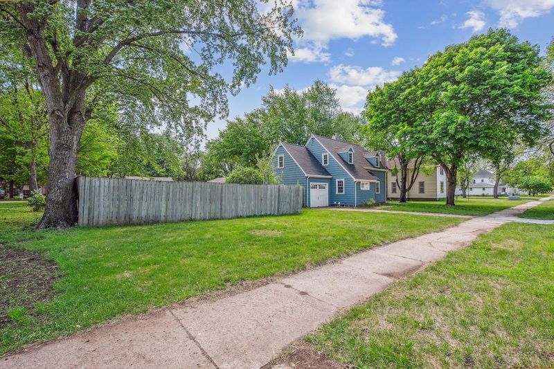 1425 3rd Ave, Windom, MN 56101