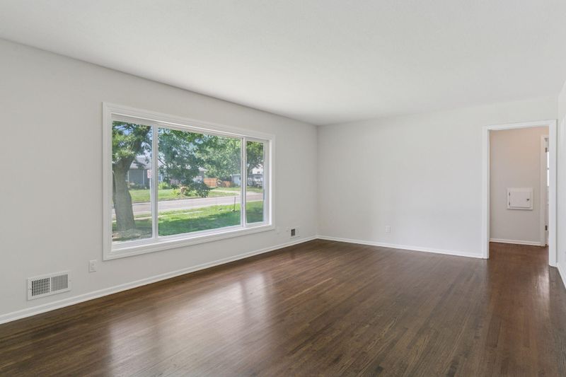 301 Butler Ave E, West Saint Paul, MN 55118