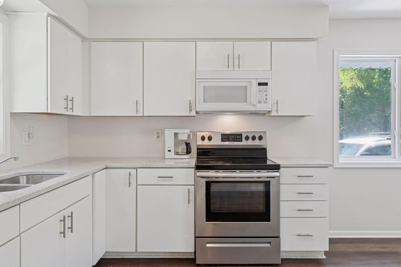 301 Butler Ave E, West Saint Paul, MN 55118