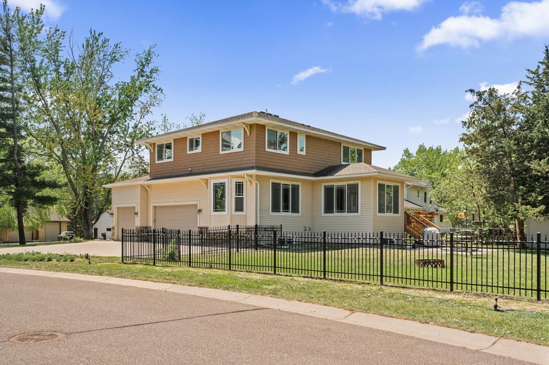 2895 Thunder Bay Ct, Little Canada, MN 55117