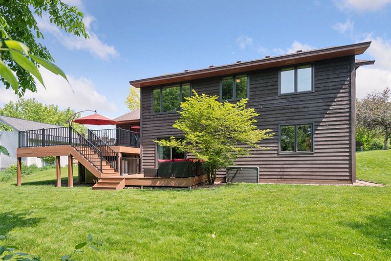 1435 Eastlake Dr, Chaska, MN 55318