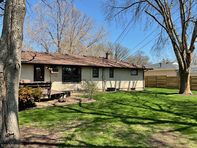 1398 Sophia Ave E, Maplewood, MN 55109