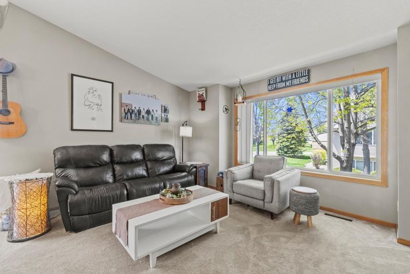 1333 S Trail Dr, Faribault, MN 55021