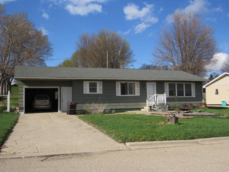 420 Carlton Ave, Chandler, MN 56122