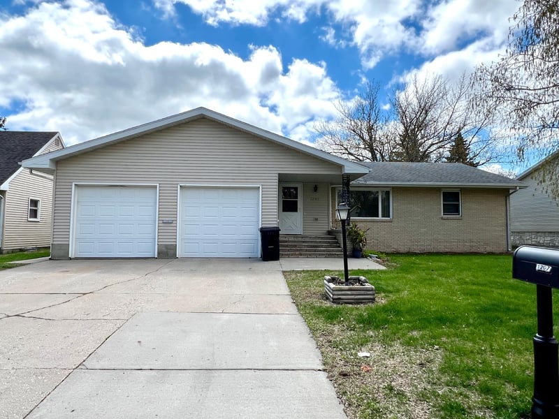 1207 3rd Ave S, Wheaton, MN 56296