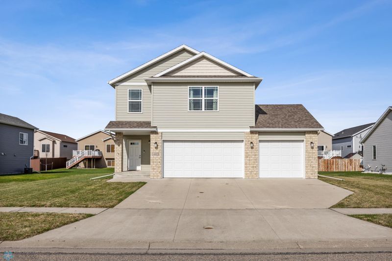 4013 10th St S, Moorhead, MN 56560