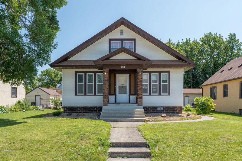 165 N Park Ave, Le Center, MN 56057