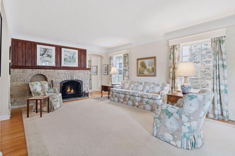 1870 Eleanor Ave, Saint Paul, MN 55116