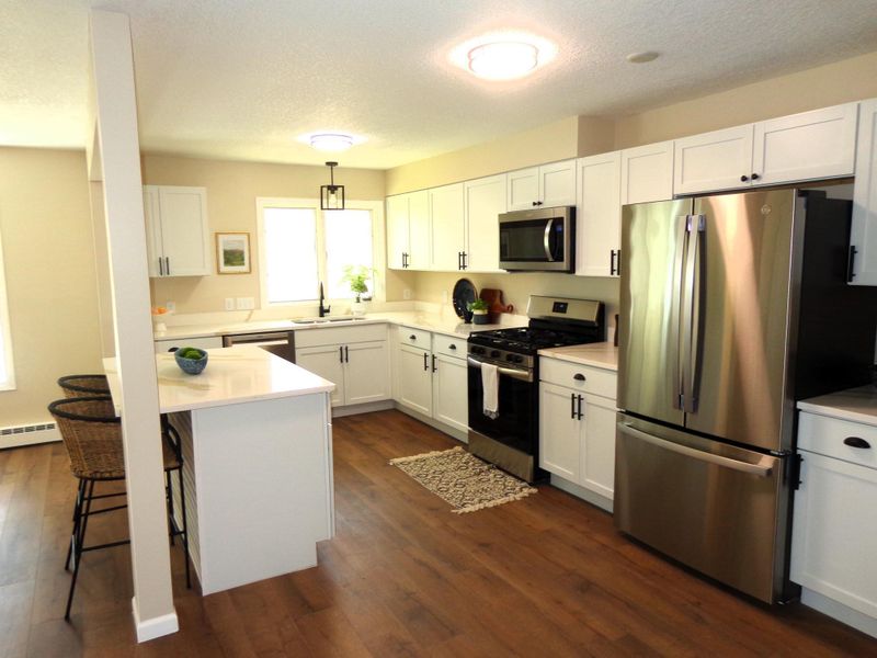 2636 Brookview Dr E, Maplewood, MN 55119