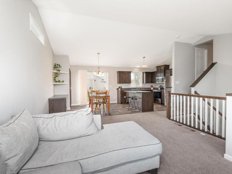 1614 Hidden Trl, Mayer, MN 55360
