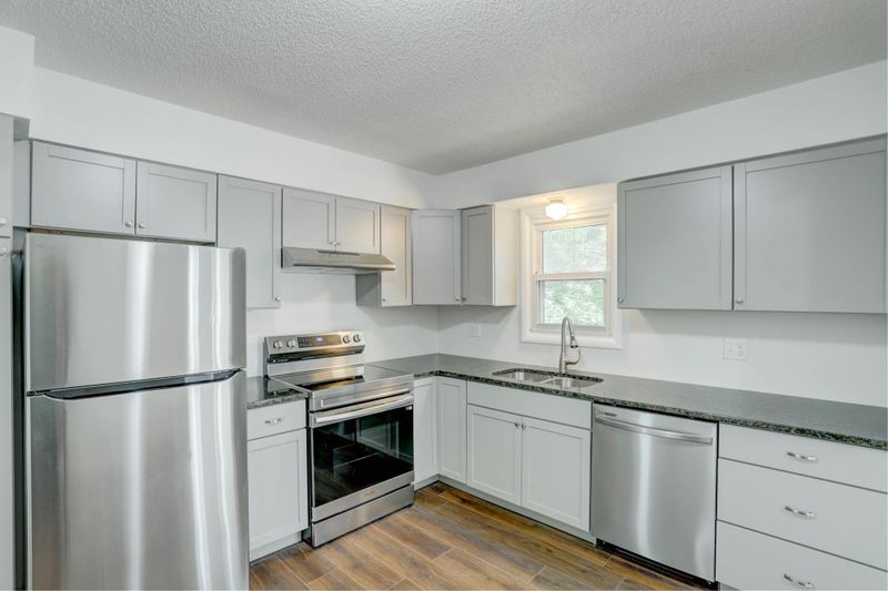 2401 Brookview Dr, Burnsville, MN 55337