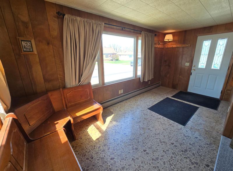 718 7th St SW, Pipestone, MN 56164