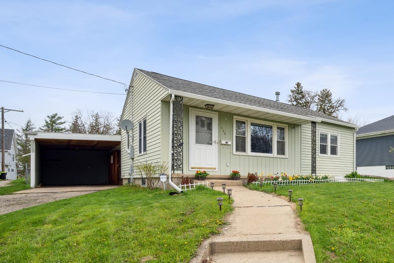 130 E 8th St, Zumbrota, MN 55992