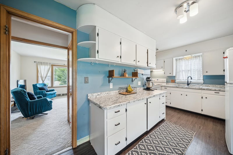 130 E 8th St, Zumbrota, MN 55992