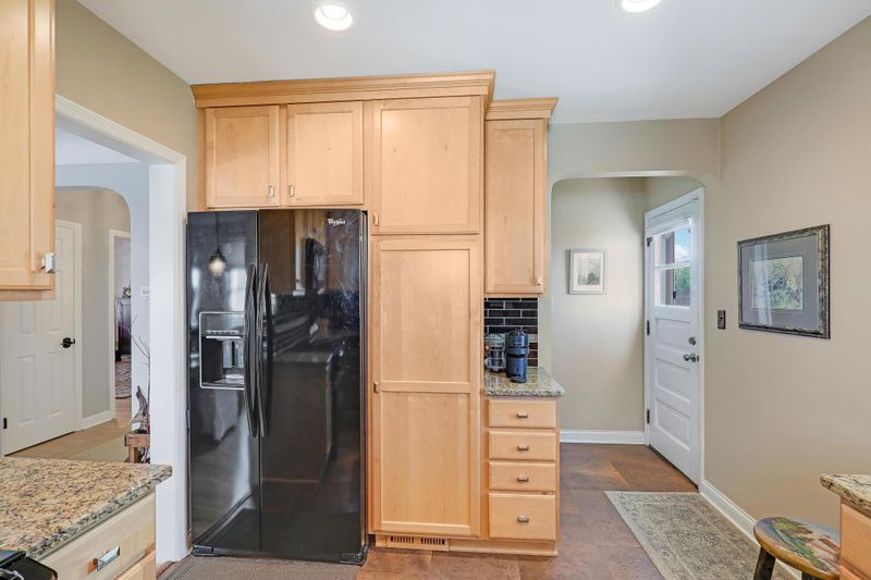2102 Pinehurst Ave, Saint Paul, MN 55116