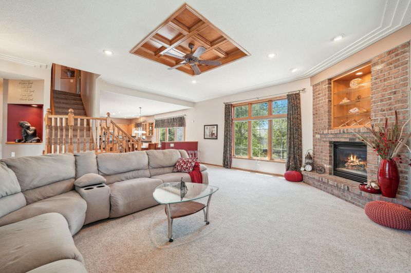 2374 Thrush St, Shakopee, MN 55379