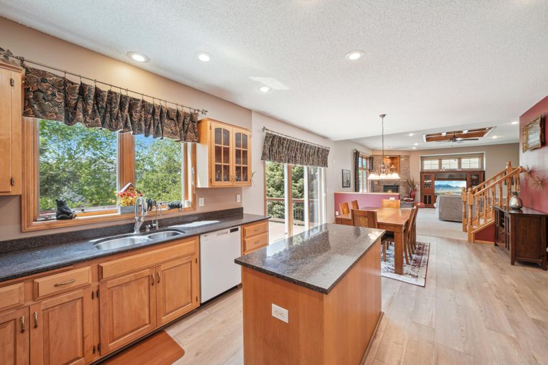 2374 Thrush St, Shakopee, MN 55379