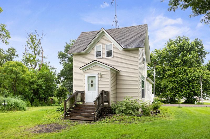 211 Bowman St, Stewart, MN 55385