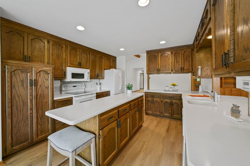710 N Shore Dr W, Orono, MN 55364