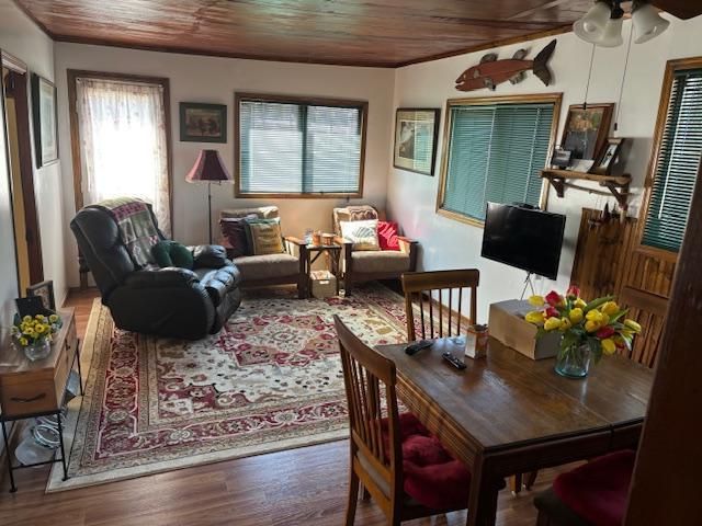 696 Main St W, Isle, MN 56342