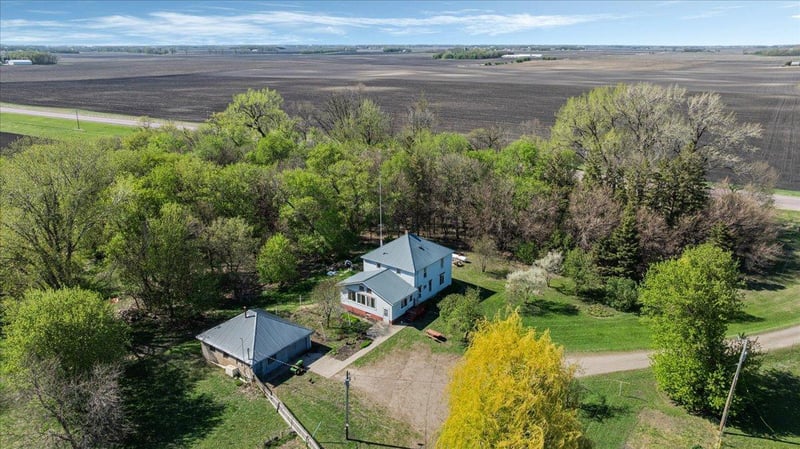 1761 195th Ave SW, Blomkest, MN 56216