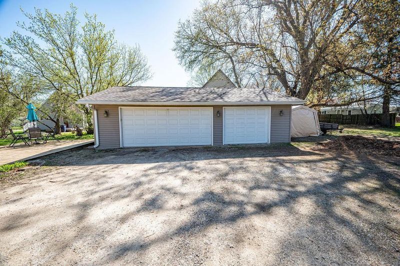 667 E Main St, Ellsworth, WI 54011