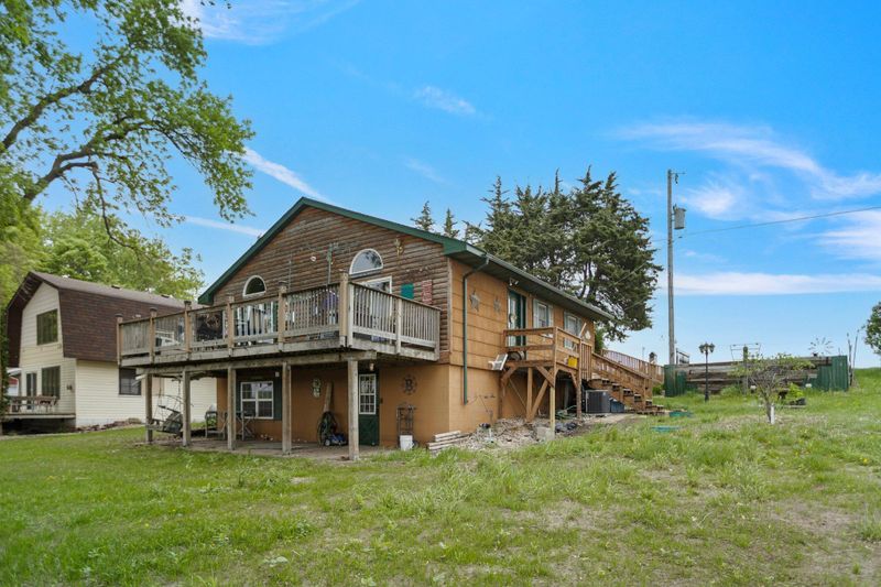 49136 Riverside Ln, Waterville, MN 56096