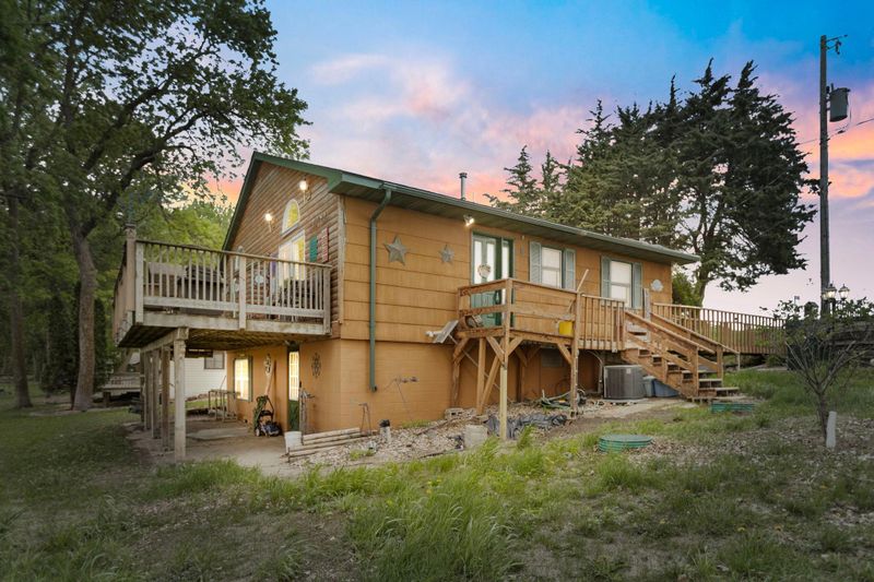 49136 Riverside Ln, Waterville, MN 56096