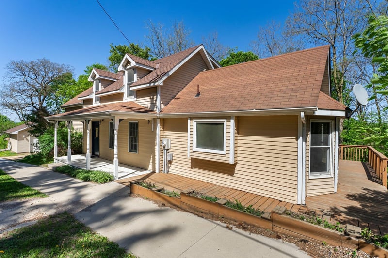 212 6th St S, Henderson, MN 56044