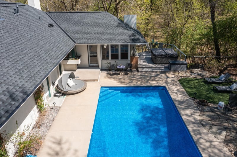 2226 Oakland Rd, Minnetonka, MN 55305