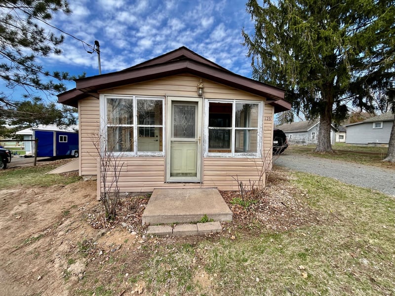 125 E 1st St, Dresser, WI 54009