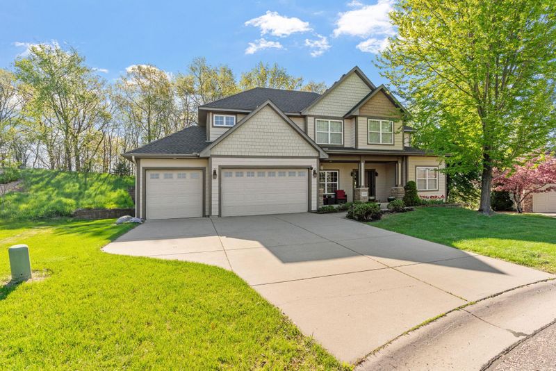 12800 Garrett Ct, Apple Valley, MN 55124