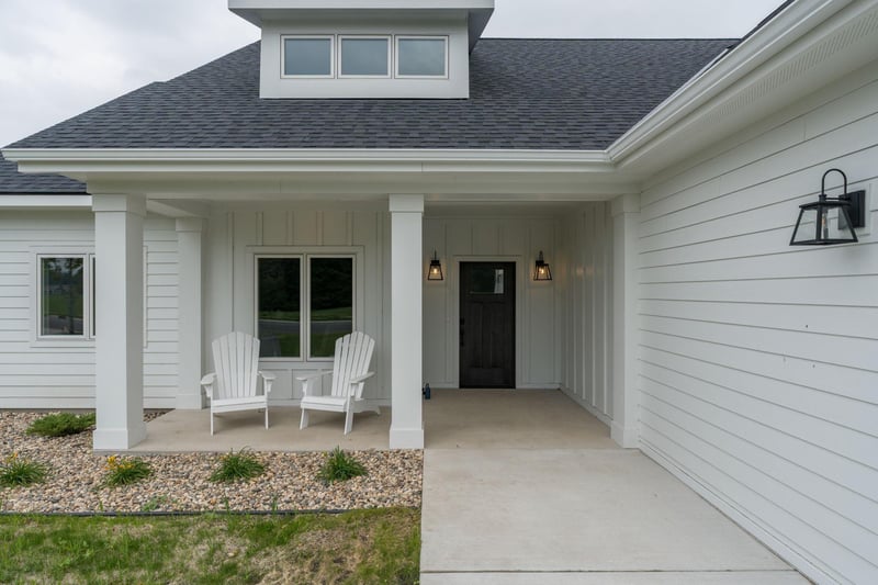 2132 Deerwood Dr, North Mankato, MN 56003