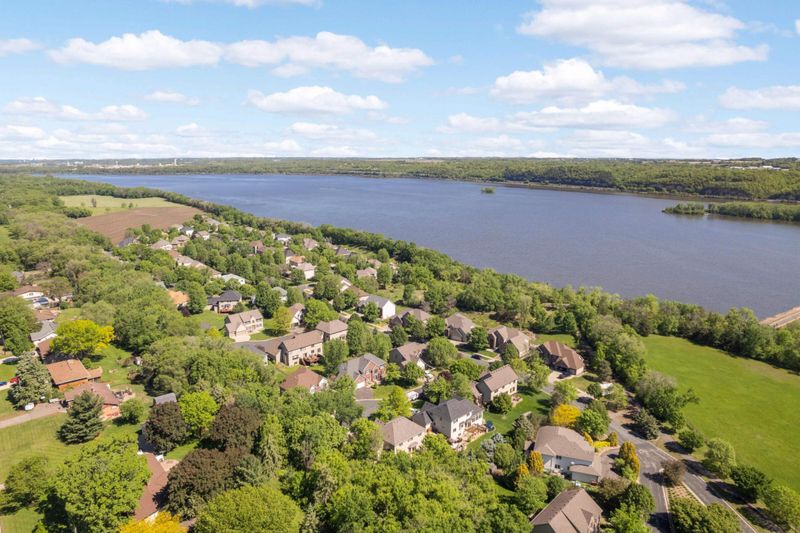 1317 Eagle Bluff Ct, Hastings, MN 55033