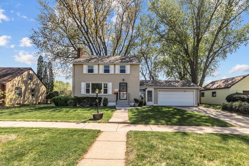 1712 Hyacinth Ave E, Saint Paul, MN 55106