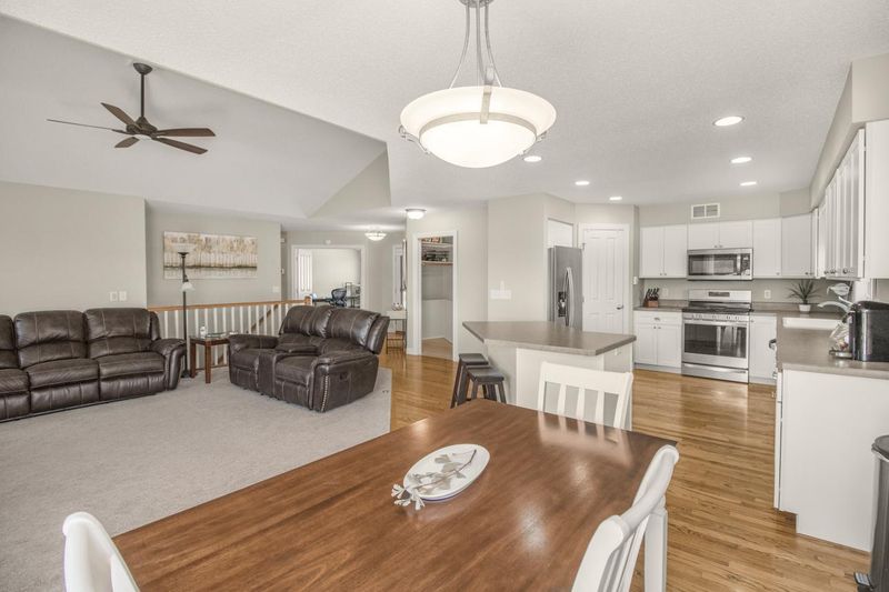 5057 Linden Trl N, Lake Elmo, MN 55042