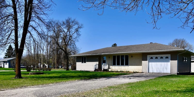 302 Elm St, Oklee, MN 56742
