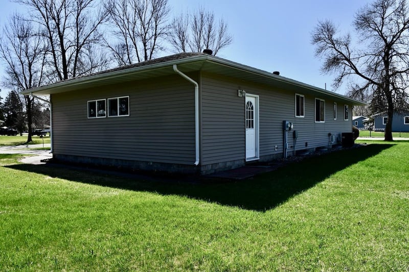 302 Elm St, Oklee, MN 56742