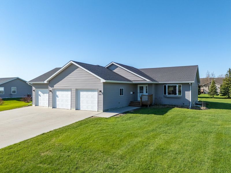 606 5th Ave S, Crookston, MN 56716
