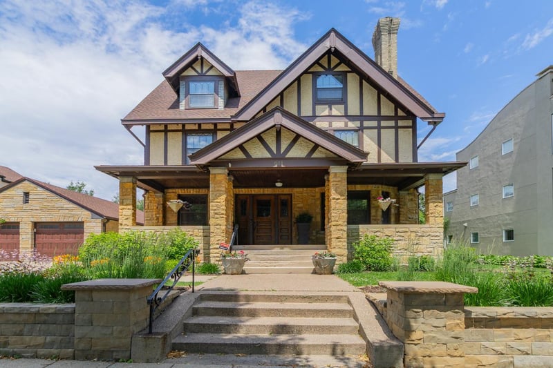 611 Summit Ave, Saint Paul, MN 55102
