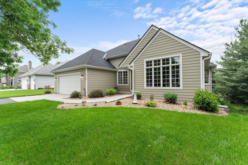 8768 Pheasant Run Rd, Woodbury, MN 55125